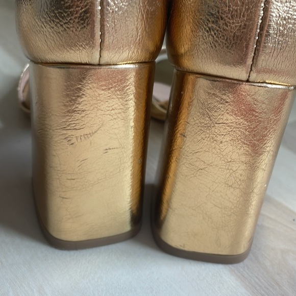 TWO TWIN HEARTS kristy ankle strap block heel in gold - Picture 4 of 12